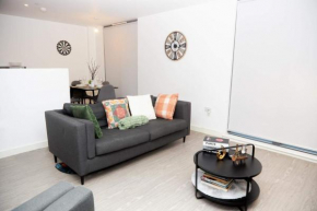 Apartment-Sleeps4-StreetParking-Balcony-Duplex